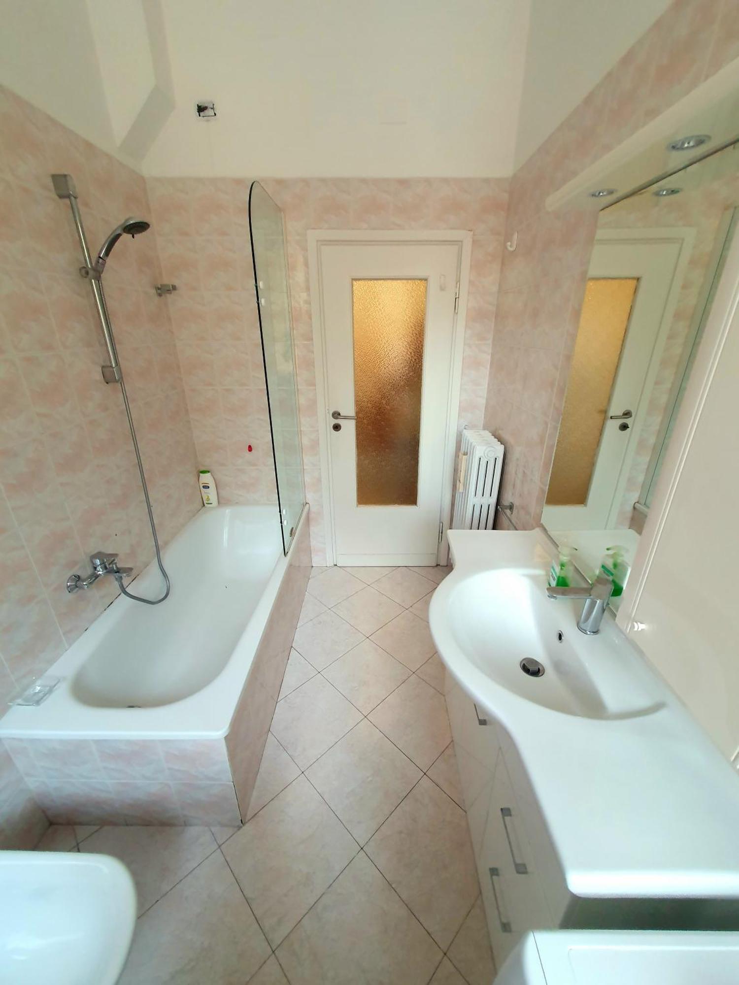 בולוניה Spacious Three-Room Apartment In Saragozza מראה חיצוני תמונה